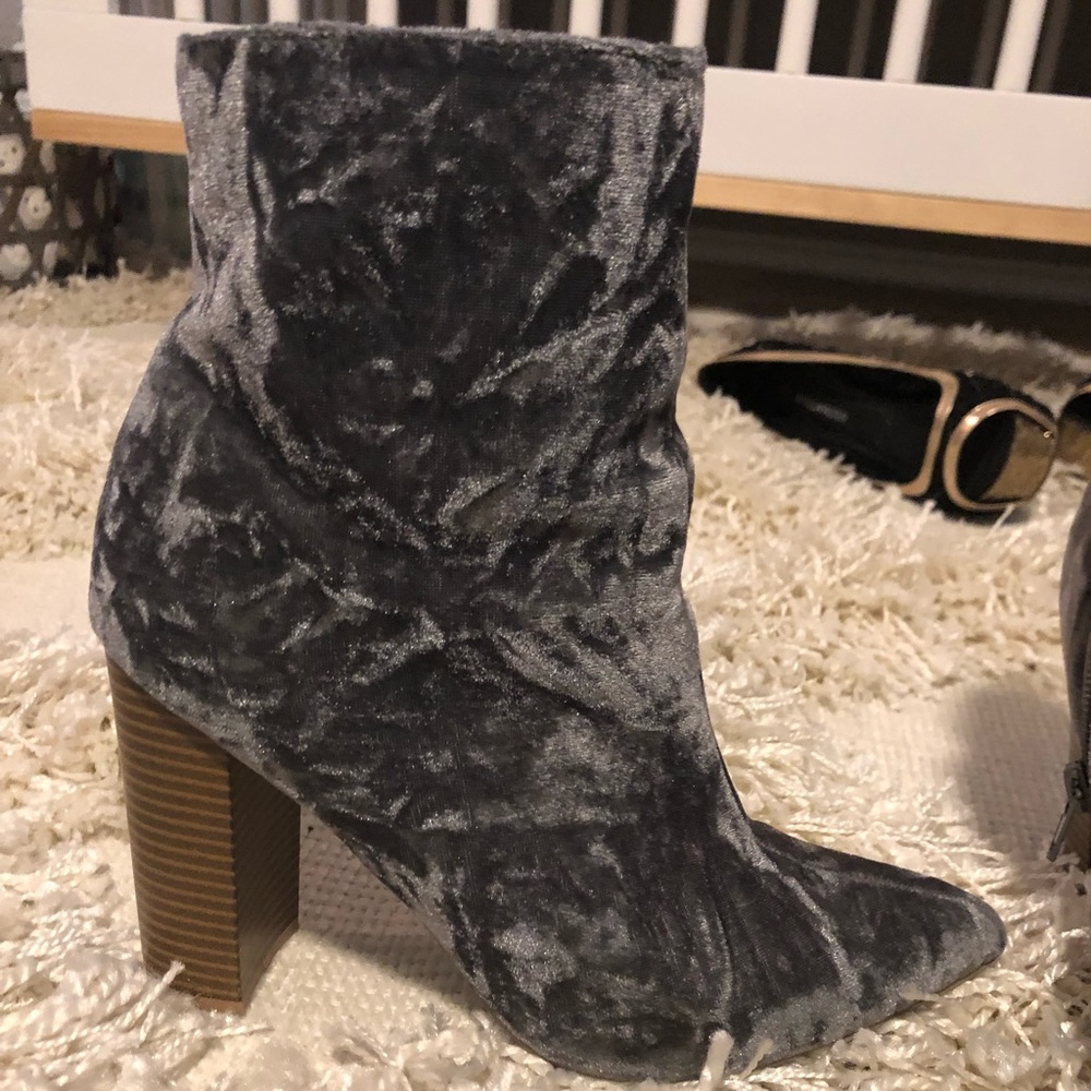 Army green velvet zip booties size 7.5